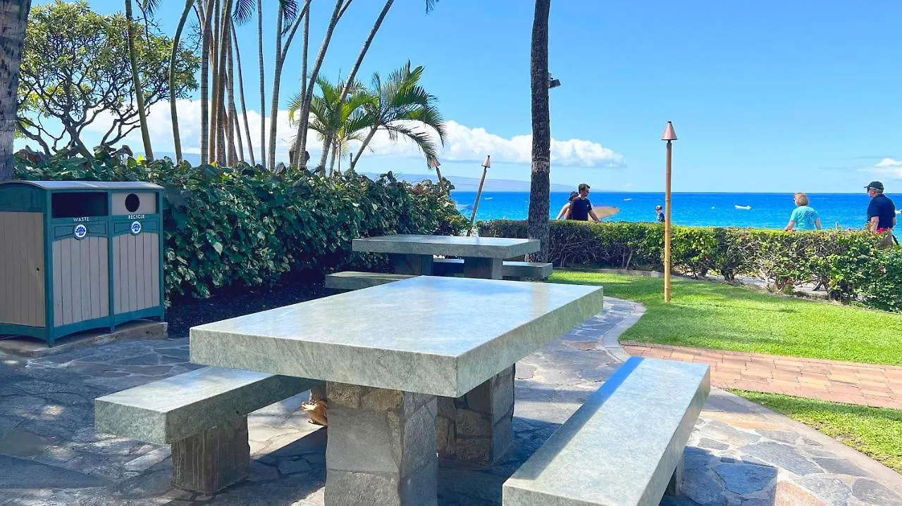 The Whaler Resort: Suite 515~Studio With Stunning Center Courtyard & Ocean Views ラハイナ アパートホテル